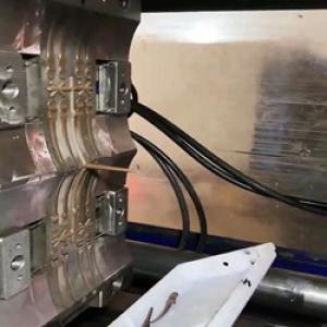 Видео статическое огневое двигателя криволинейных деталей 