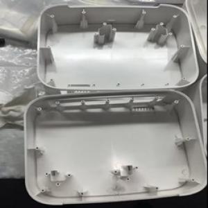 Используйте робота для инъекции крышки. 