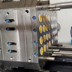 Двухцветное литье