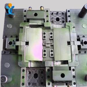 объединить две части в одной крышке пресс-формы и соединительной пресс-форме